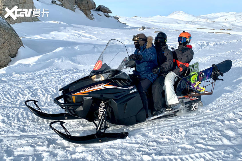其实在高纬度地区雪地摩托车是民众日常生