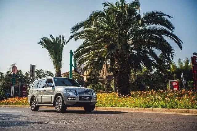 同样40万，奔驰GLC L和三菱帕杰罗，不同的境界与品位