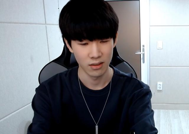 去年ig虽然夺冠,但theshy手伤还是影响了他的发挥