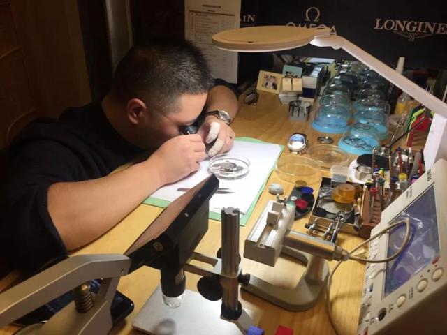 钟表维修师严哲民 | 择一事"钟"一生,不为繁华易匠心