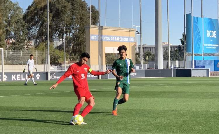 成耀东:西甲球队看中多名上港小将,俱乐部持开