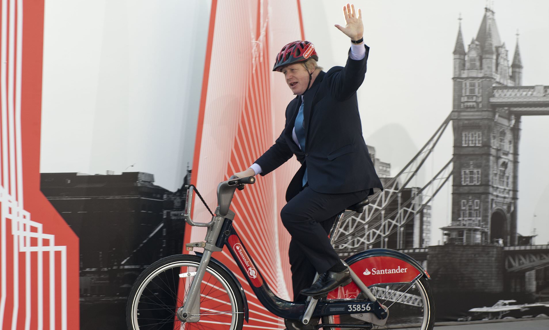 鲍里斯约翰逊骑自行车图片