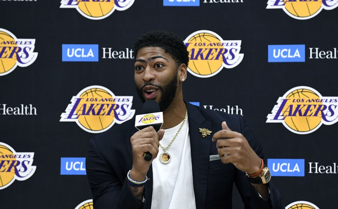 只关于吐槽|杜锋指导十连灵魂拷问小记者;赛季第一笔大交易诞生