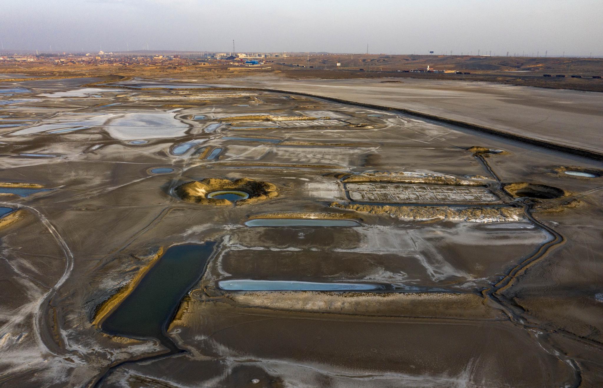 老盐工与他们的池盐故事|惠安|宁夏_新浪新闻