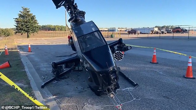 被撞坏的“眼镜蛇”直升机（推特）