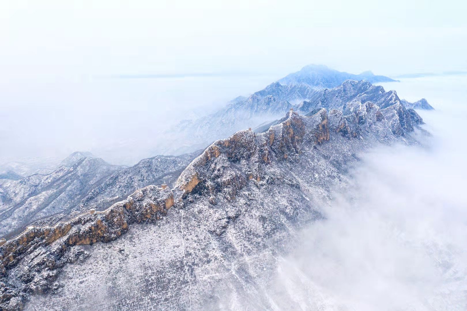 司马台长城迎瑞雪银装素裹分外壮美