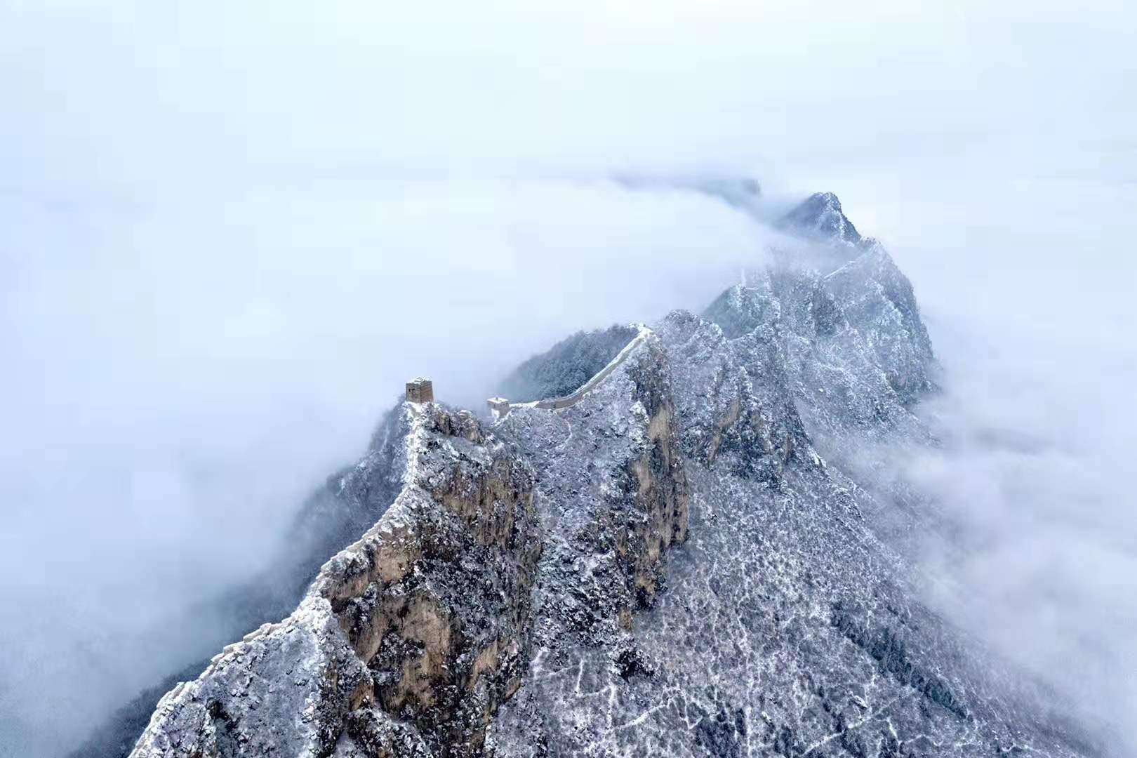 司马台长城迎瑞雪银装素裹分外壮美