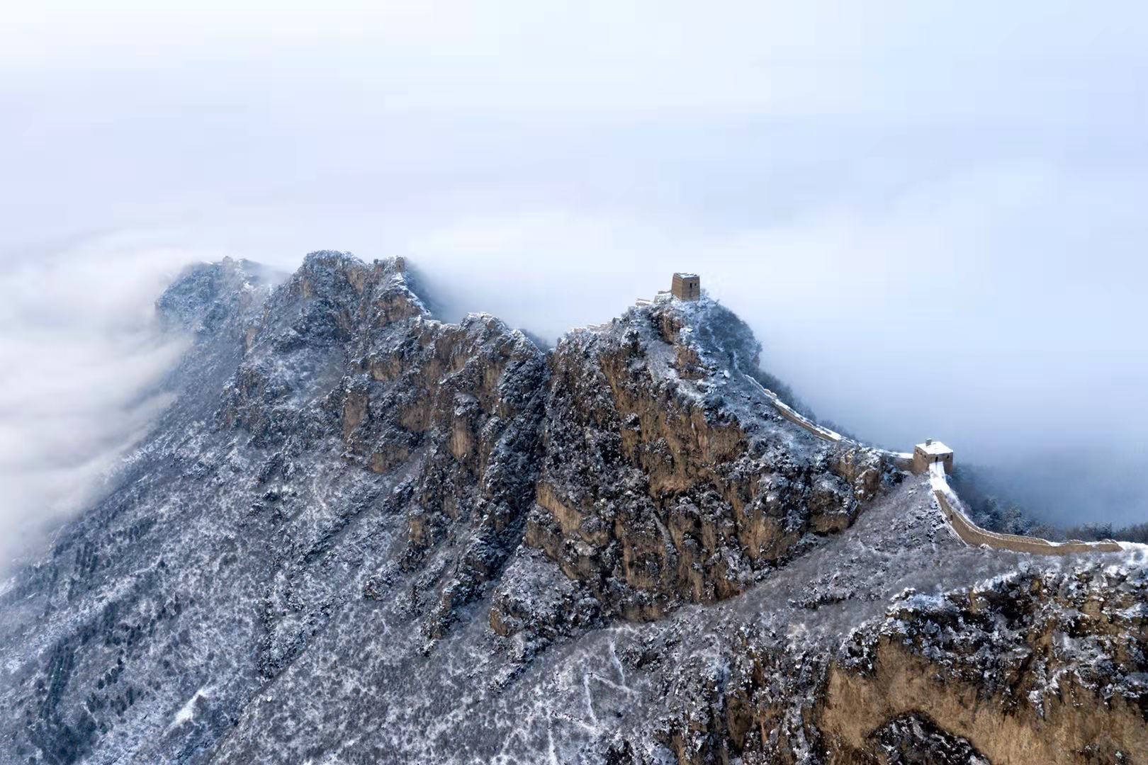 司马台长城迎瑞雪银装素裹分外壮美