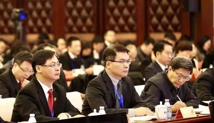 图为:审理债券纠纷相关案件漫谈会现场 车亮摄