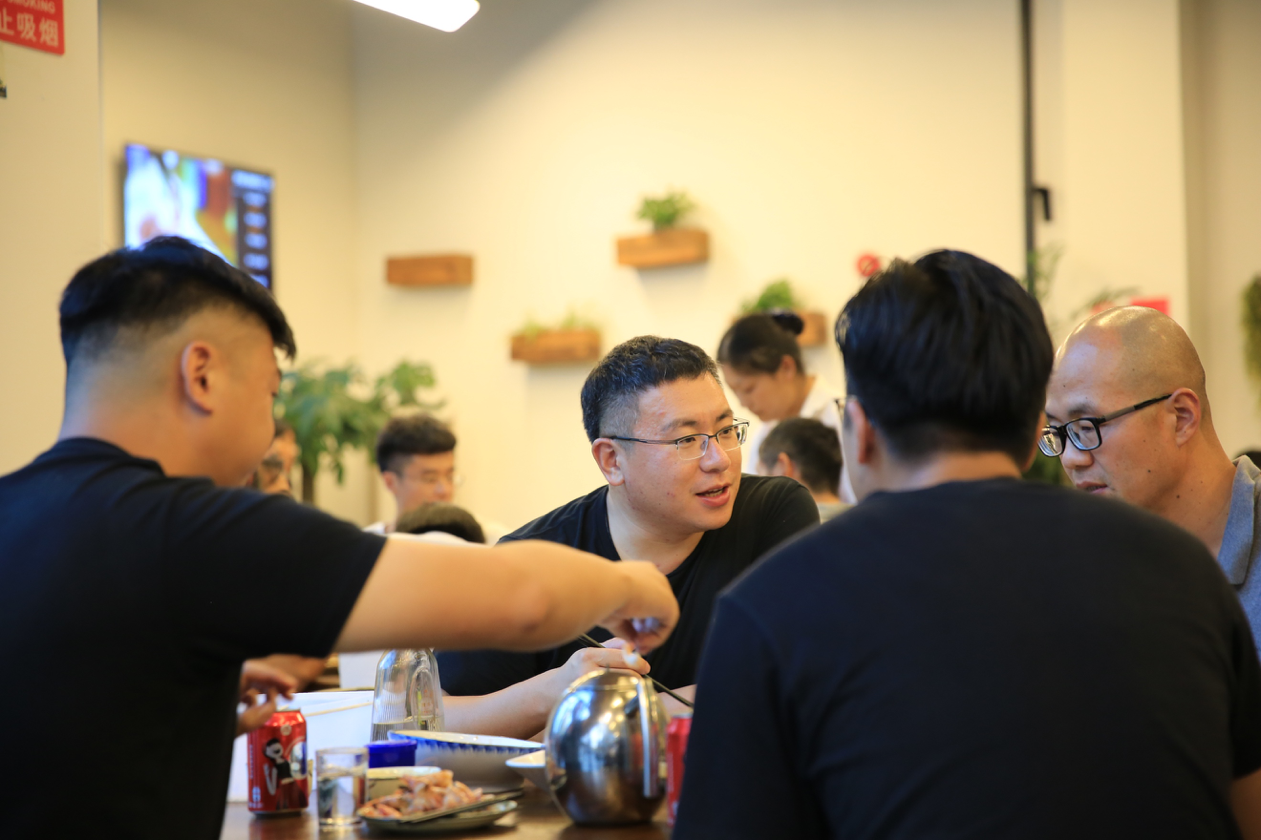 与百联签约，临港新片区明年将开建购物中心，三年内或将开出50家网点