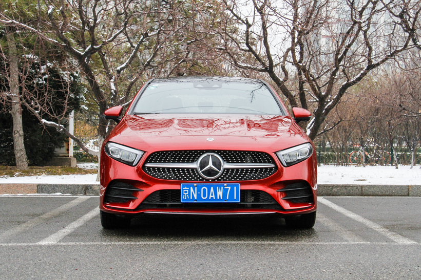 20万不到的奔驰A 是这个时代年轻人触手可及的梦想