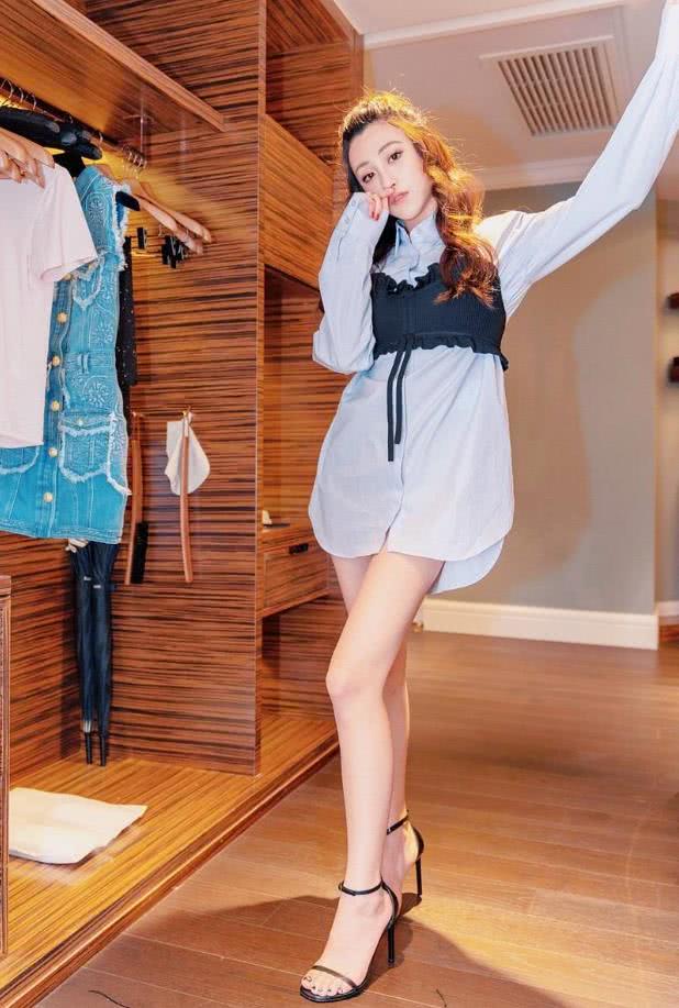 她是"撕赢过"王思聪的上戏小花,今穿"懒人"衬衫,洋气到炸!