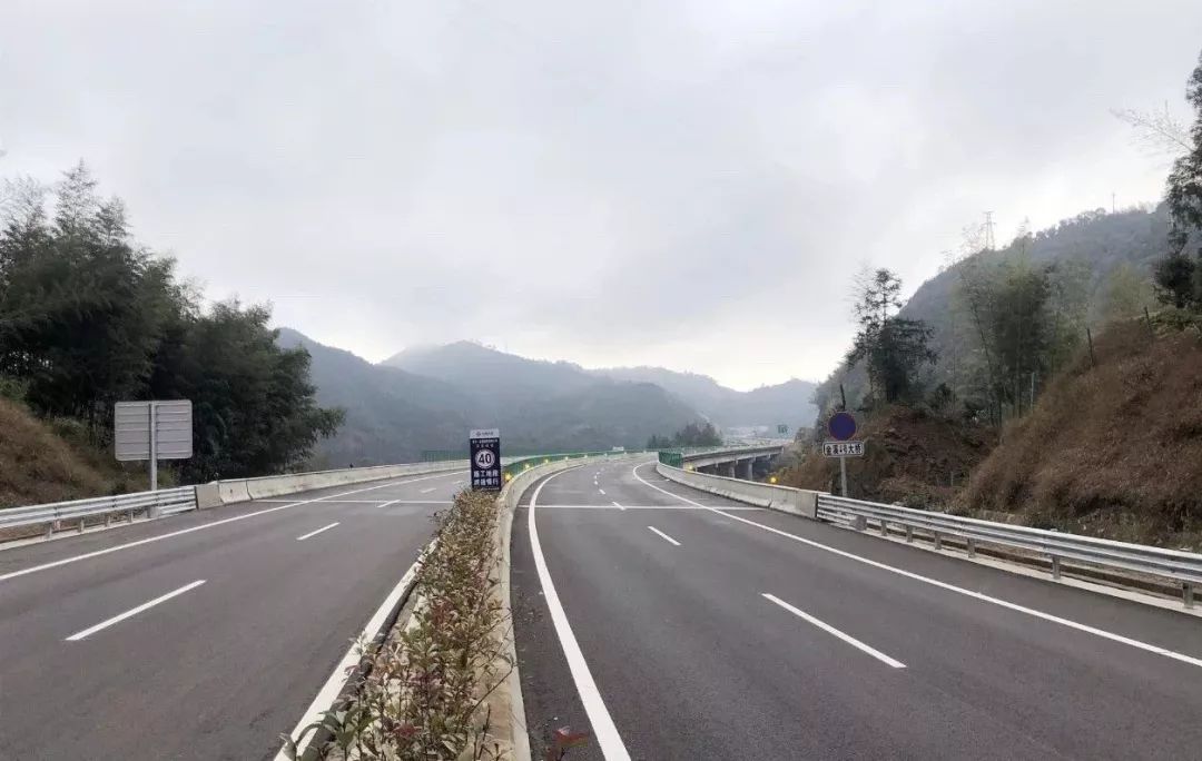 正文     沈海复线福鼎贯岭至柘荣段高速公路是国家高速公路网宁波至