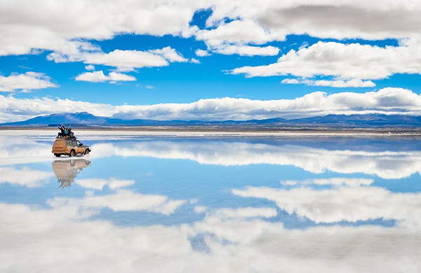  玻利维亚乌尤尼盐沼，该地锂储量丰富  站酷海洛 图