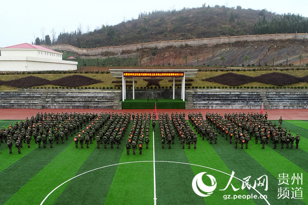 武警贵州总队:新兵迎来"毕业大考"(组图)