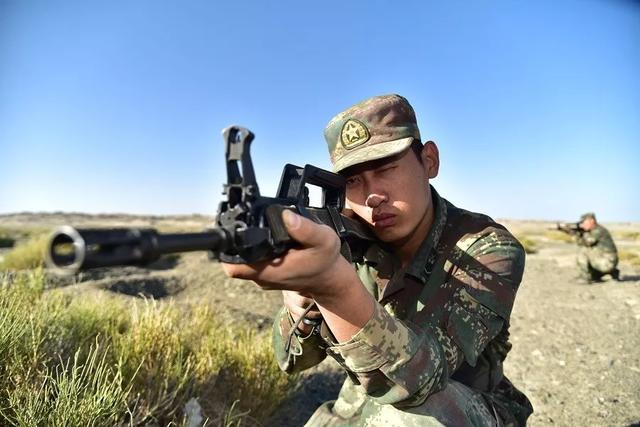 一封火箭军兵哥哥的"告白信":你有你的aj,我有我的战靴!