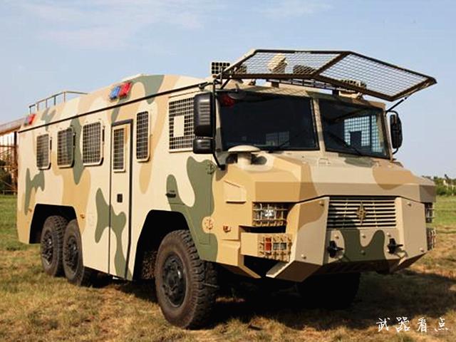 国产丨新一代边防巡逻车,有厨房有厕所,在野外也能吃到热食