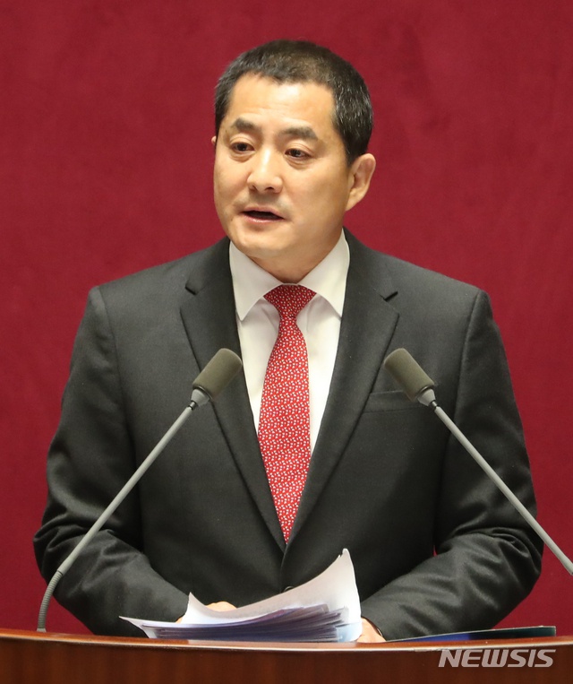 自由韩国党议员朴大出,连讲6小时(纽西斯通讯社)