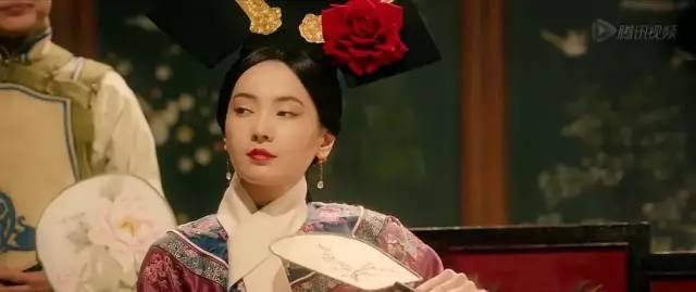 真正的古装扮相里,也贡献了女人味十足的仙女哭.