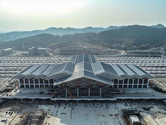 由中建五局总承包公司承建的黔张常铁路沿线第一大高铁站房——张家界