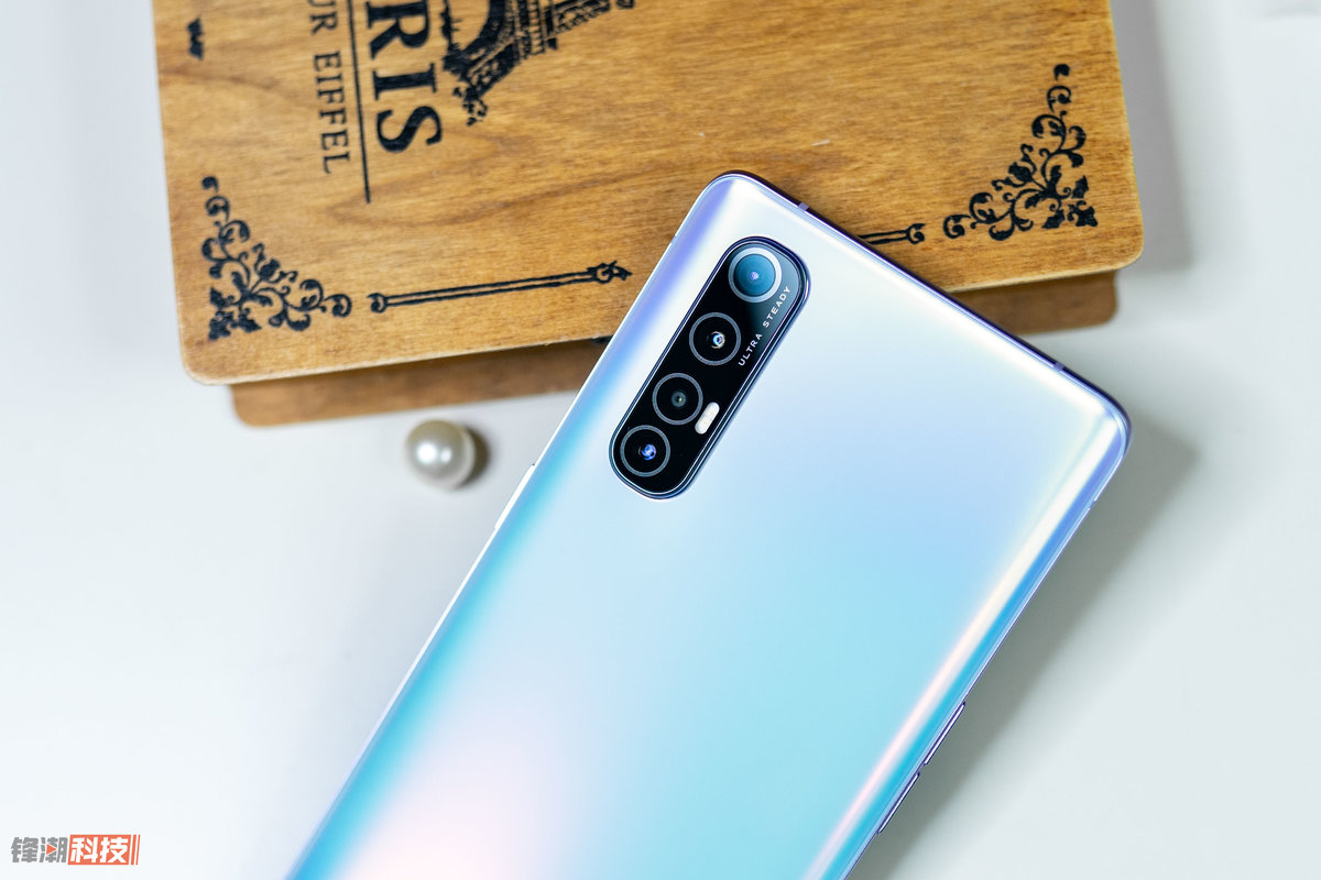 oppo reno3 pro雾月白图赏:轻薄小巧,5g 从现在开始