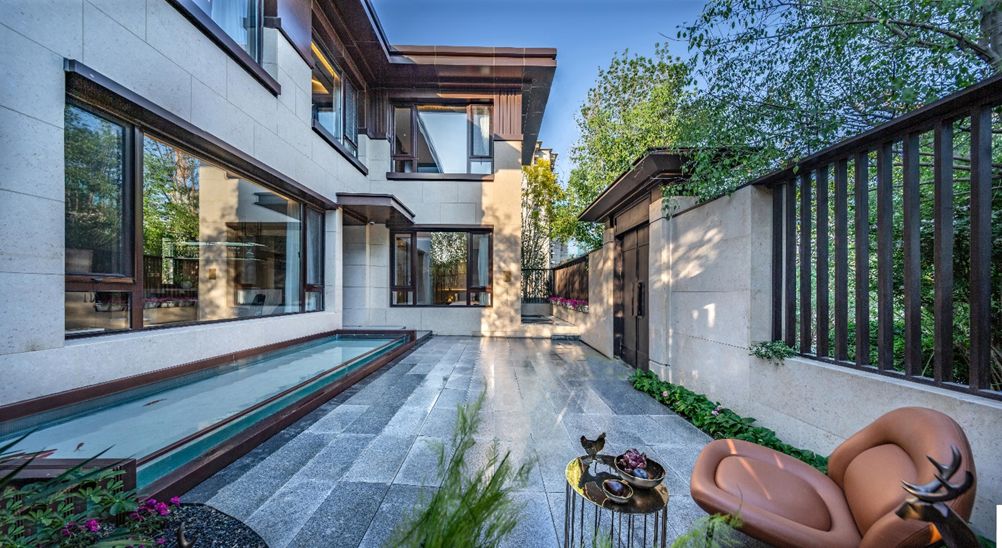 目前,远洋地产的 "春秋系,万和系,山水系"三大核心住宅产品系品牌