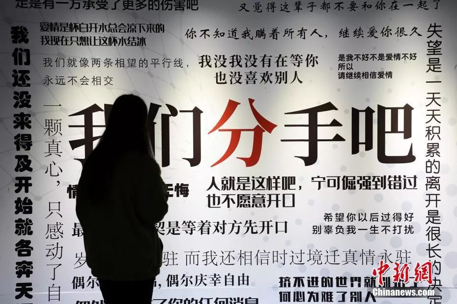 从上述评论内容可以看出,导致女性对婚姻失望的,一是认为自己成了婚后