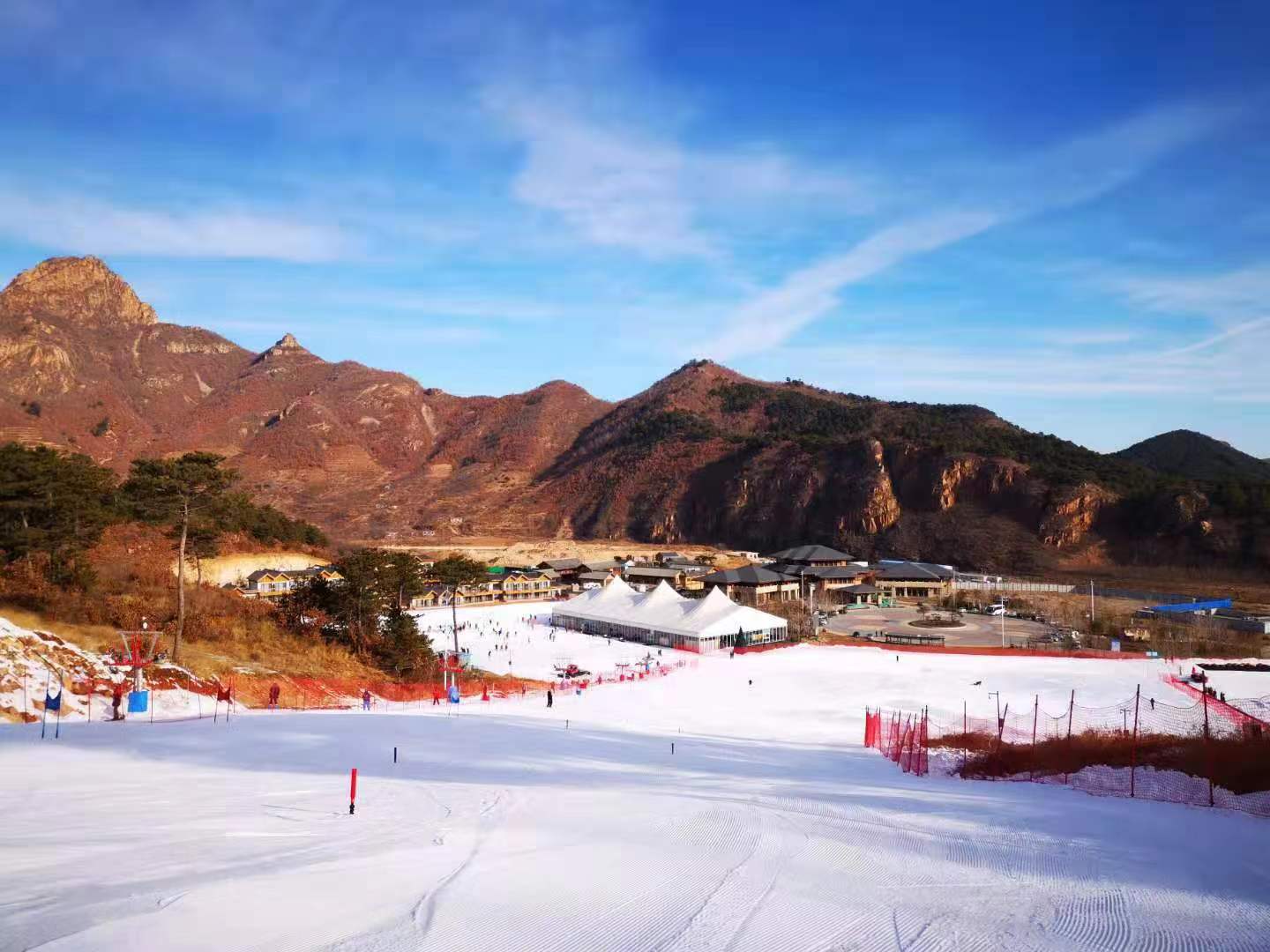 天女小镇:拥有离雪道最近的酒店和餐厅|滑雪场_新浪新闻