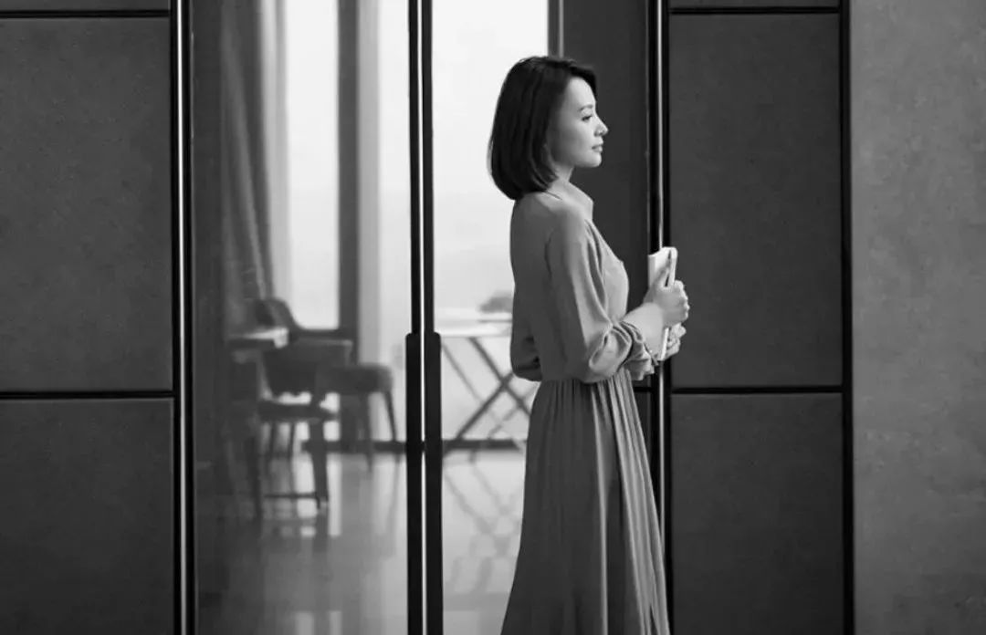 10年前董卿在春晚主持中严重口误把马东叫成马季为什么所有人依然喜欢