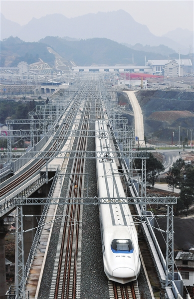 高铁开进武陵山