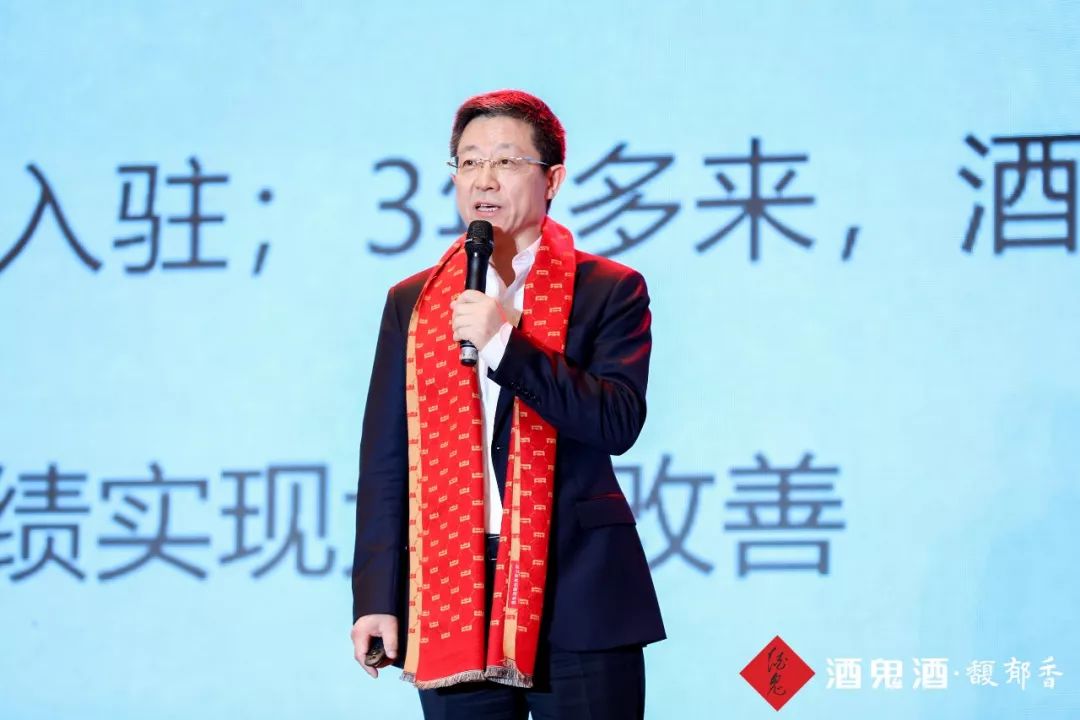 董事,总裁于旭波,中粮集团党组成员,副总裁陈朗,中粮酒业党委书记