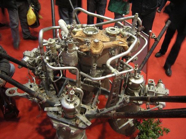 长征三号运载火箭第三级所使用的yf-73氢氧发动机,由1台涡轮泵和4个