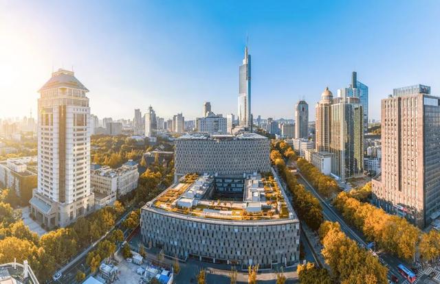 医疗便利,综合实力强,32家三甲医院,省人医,东部战区医院,鼓楼医院,在