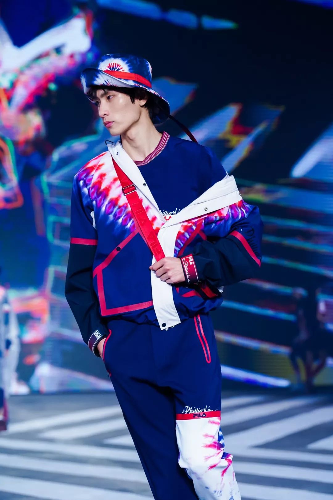 bazaarv现场filax31philliplim2020ss肖战邀你一起来当世界公民