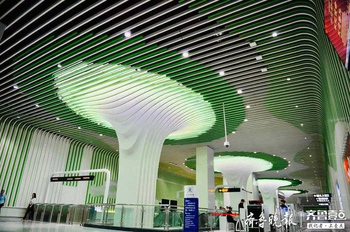 济南地铁3号线龙洞站亮相有山有树艺术墙达42米