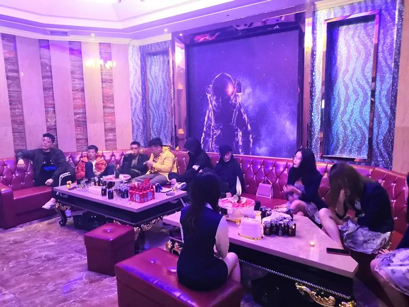 12月11日23时,治安警察支队组织南宁市公安局兴宁分局的民警,对该场所