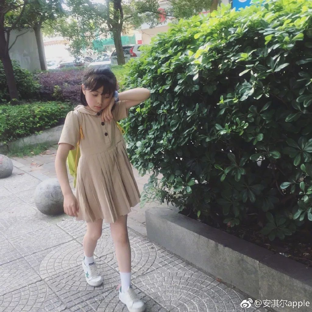 还记得一年级小学季的小苹果安淇尔吗她现在长这样了
