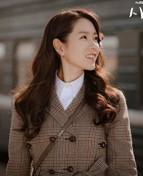 你们最想看的大气细腻职场装我在孙艺珍新剧里找到了