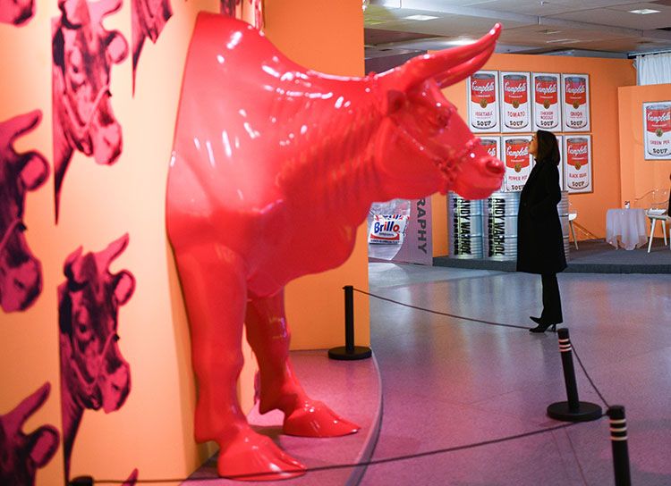 展览呈现了安迪沃霍尔绘画,雕塑,图形,照片,电影作品等,集中展示了