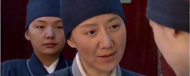 比如甄嬛传中饰演静白师太赵千紫,在《父母爱情中》饰演张贵英.