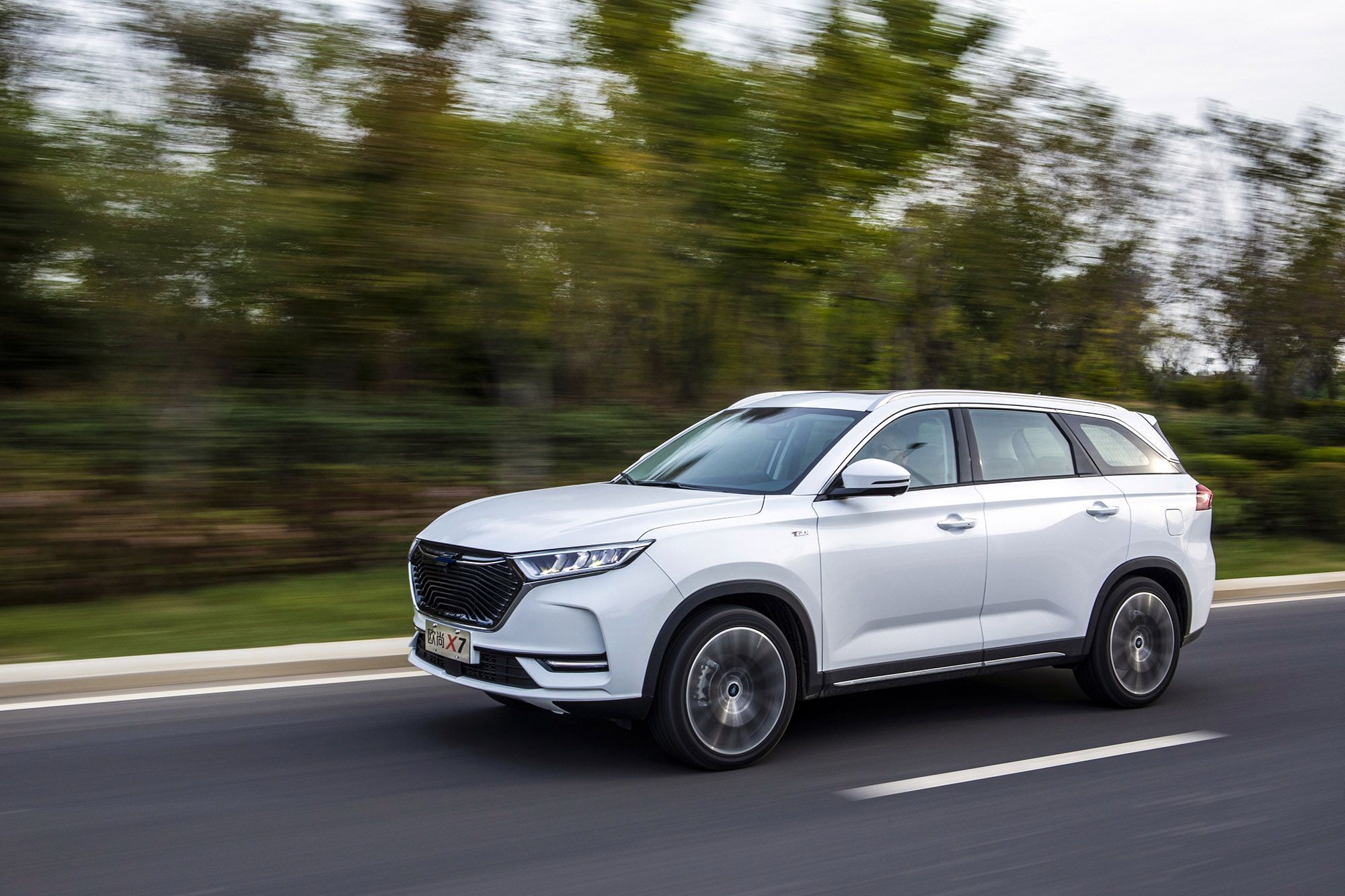 长安欧尚x7摆满月酒 狂撒5000万红包给客户过春节