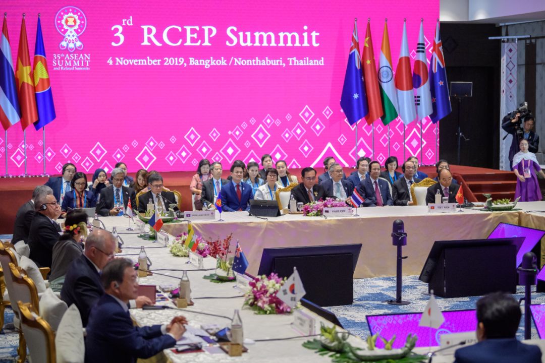 11月4日,第三次区域全面经济伙伴关系协定(RCEP)领导人会议在泰国曼谷举行。(新华社记者朱炜摄)