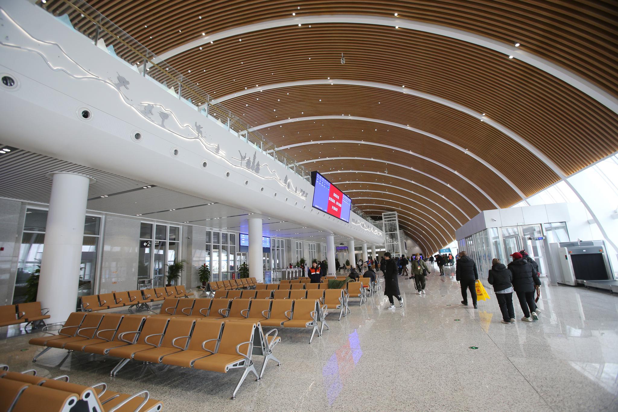 15分钟可直达冬奥赛场太子城高铁站迎来首批旅客