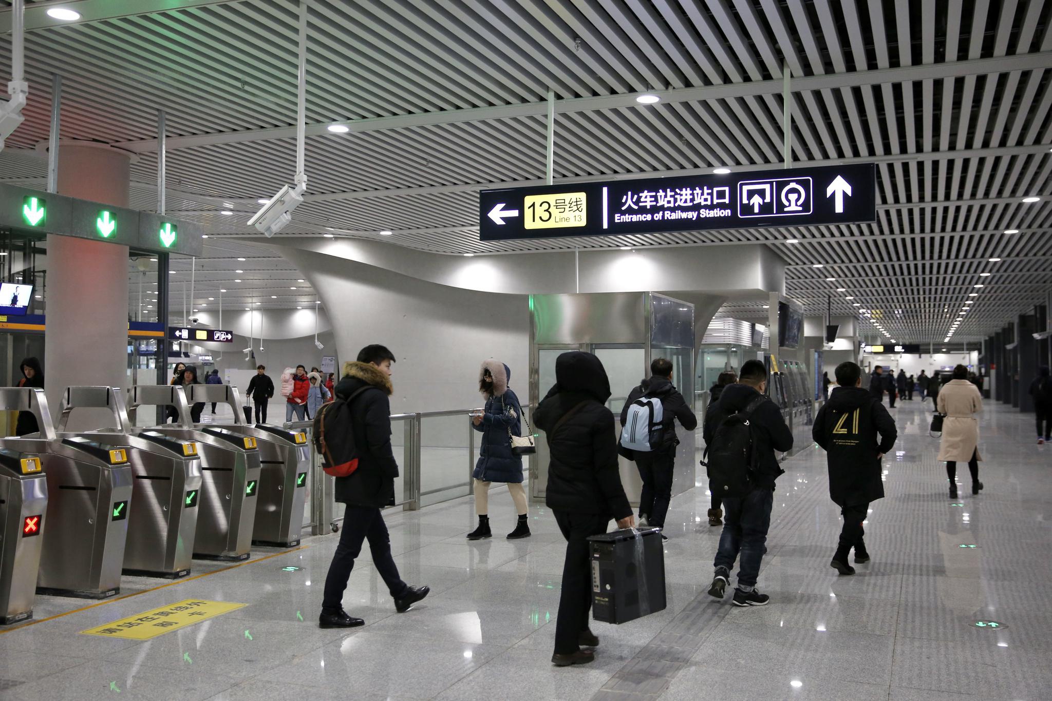 记者亲测,清河站出站高铁地铁"无缝连接"无需二次安检