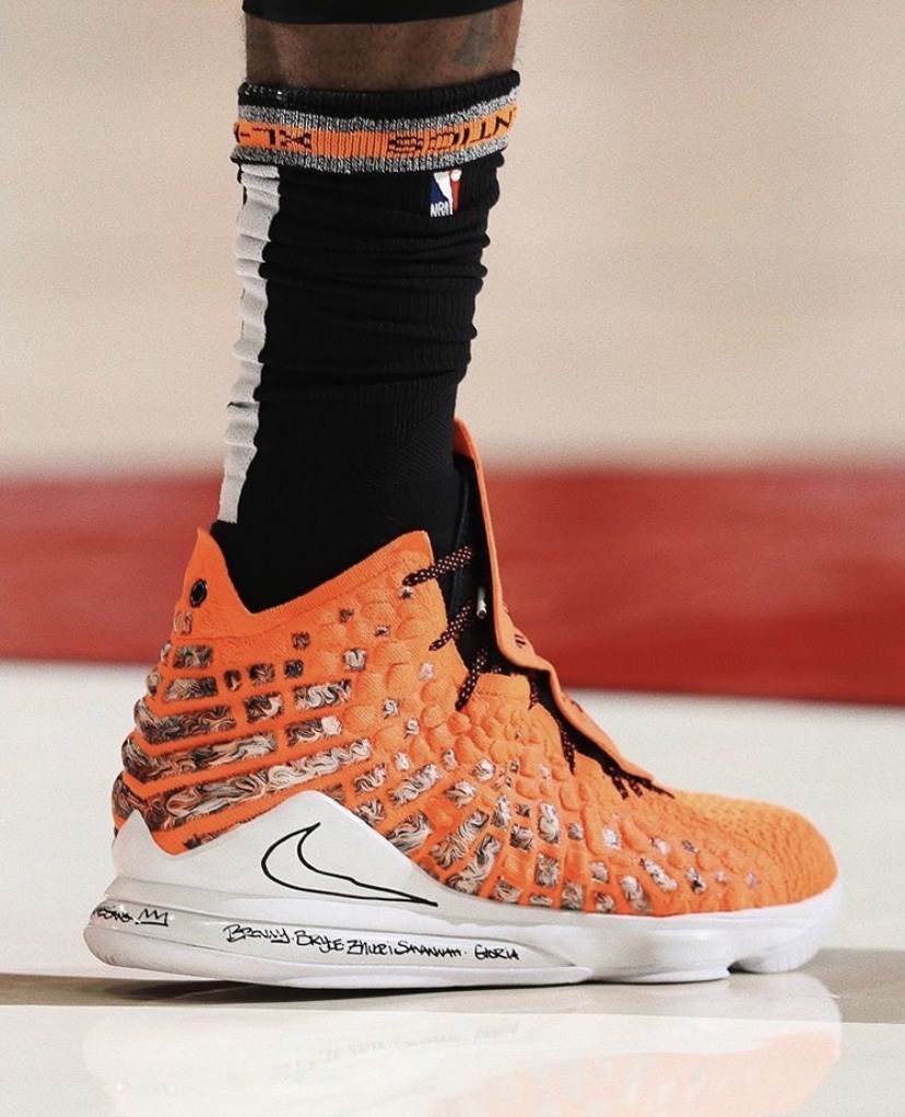 詹皇上脚全新lebron17联名配色可惜你买不到