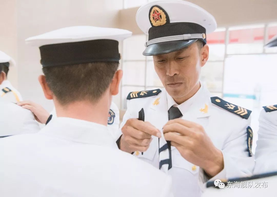 荣耀时刻!东部战区海军举行士官晋升军衔仪式