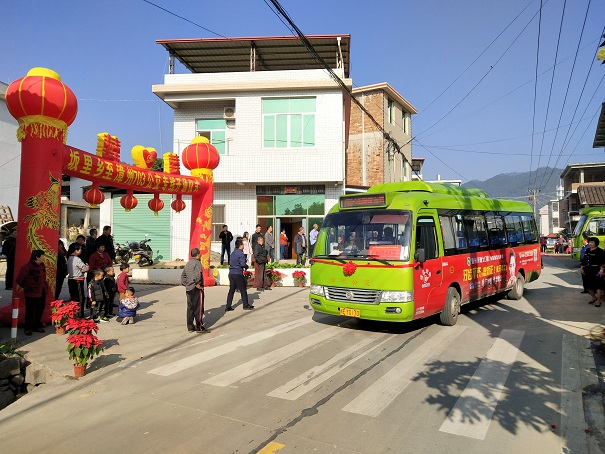 [福建]长泰县实现"镇镇通公交"(图)
