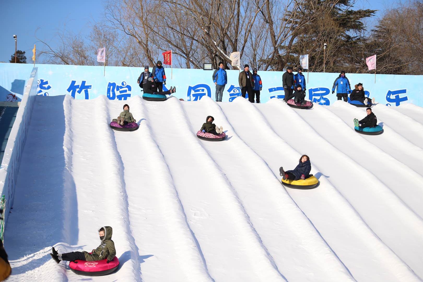 紫竹院16条80米雪山滑梯亮相,4万平方米冰场将送达