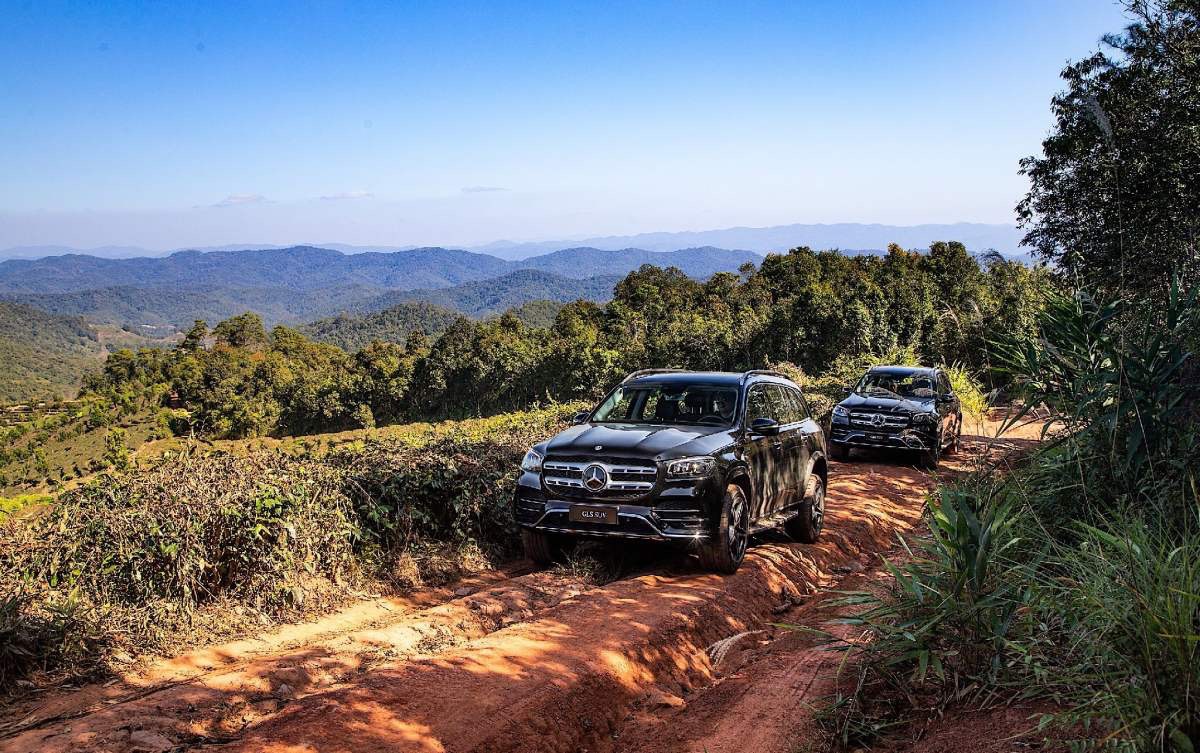 全新奔驰glssuv携手glc轿跑suv力与美的感动