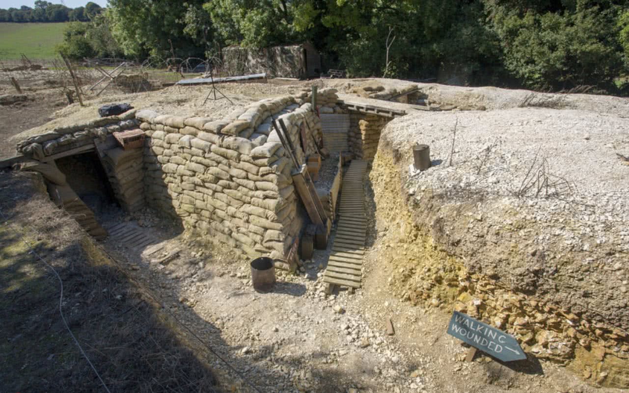 英国61岁老人,斥资7万建一战战壕,占地四千平米还原真实战场